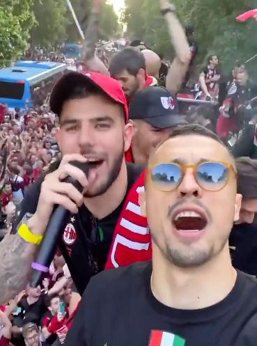 年成功夺得 年成功夺得